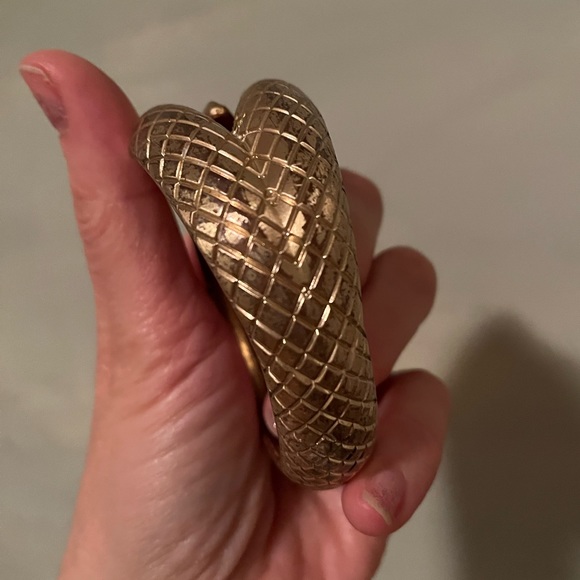 Gold Claw bangle - Picture 10 of 11